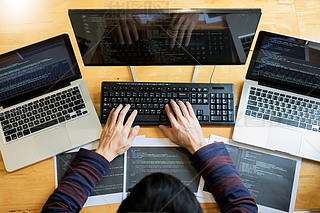 從簡(jiǎn)筆畫到復(fù)雜系統(tǒng) 臺(tái)式電腦與計(jì)算機(jī)技術(shù)開發(fā)的演進(jìn)之路